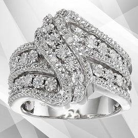 Beautiful 18K white Diamond ring 